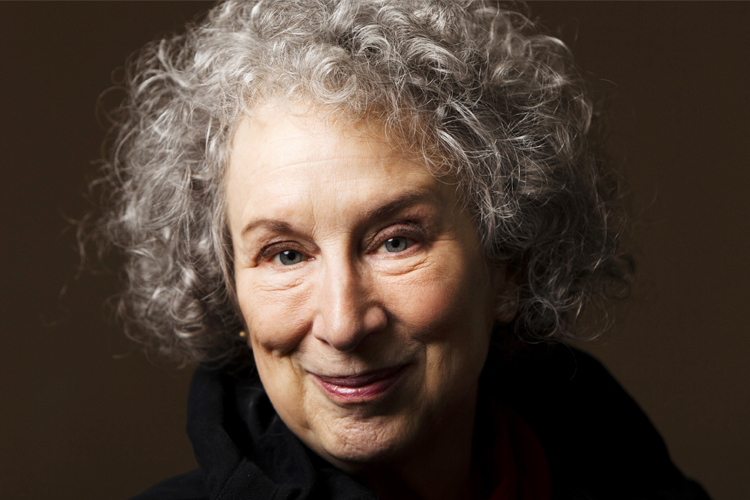 Margaret Atwood, autora de "Tres historias extravagantes"